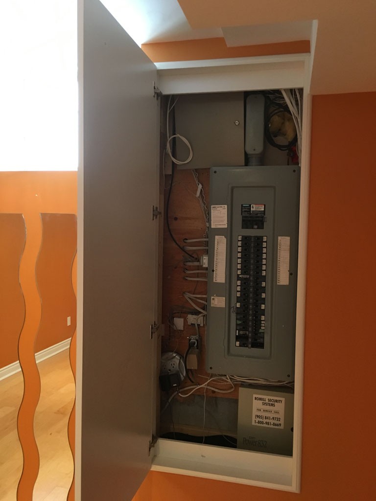 Electrical renovation gallery image 11 in Toronto